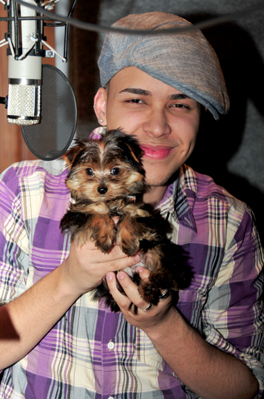 Prince-Royce-with-the-new-Teacup-Yorkie-he-got-at-Puppy-Heaven-gallery-img-2015-12-24-21-48-16
