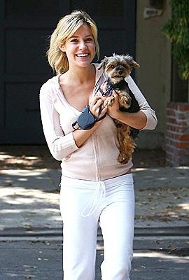 kristin-cavallari-and-puppy-gallery-img-2015-12-24-21-25-29
